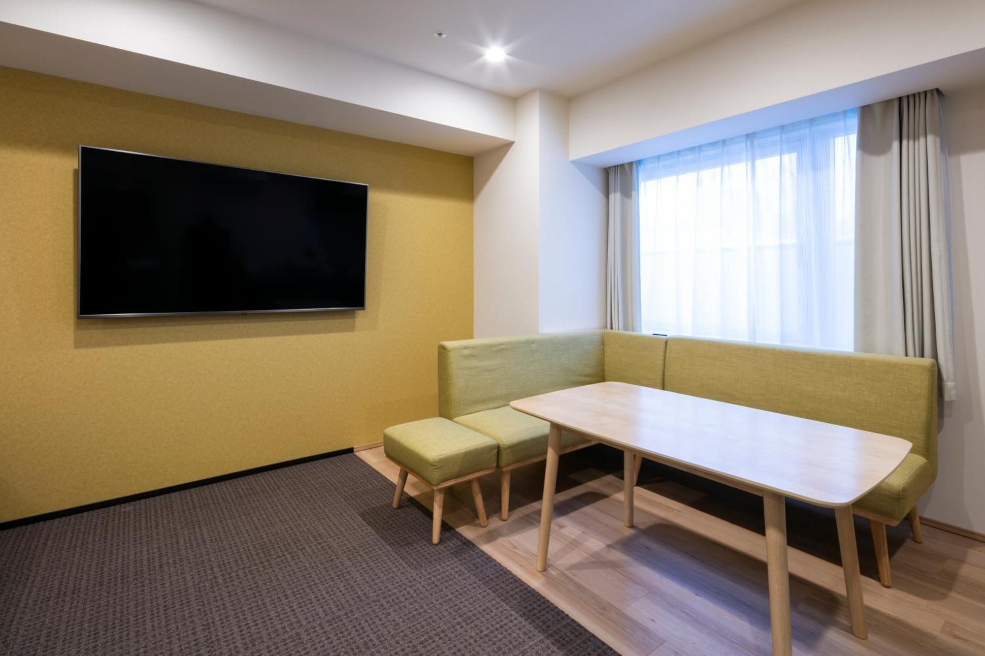 Randor Hotel Sapporo Suites Pokoj fotografie A living room at a typical apartment