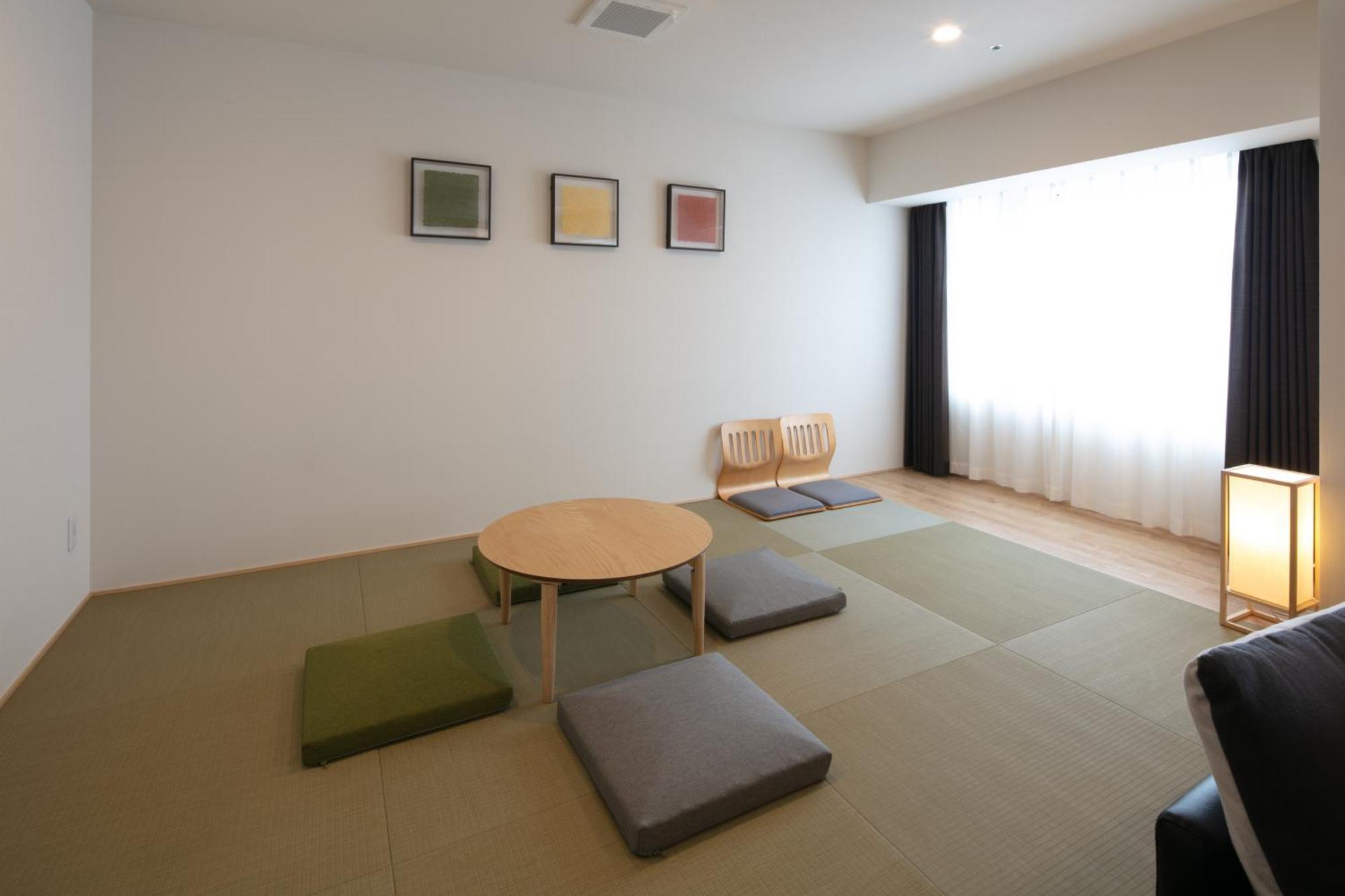 Randor Hotel Sapporo Suites Pokoj fotografie A room with a tatami floor