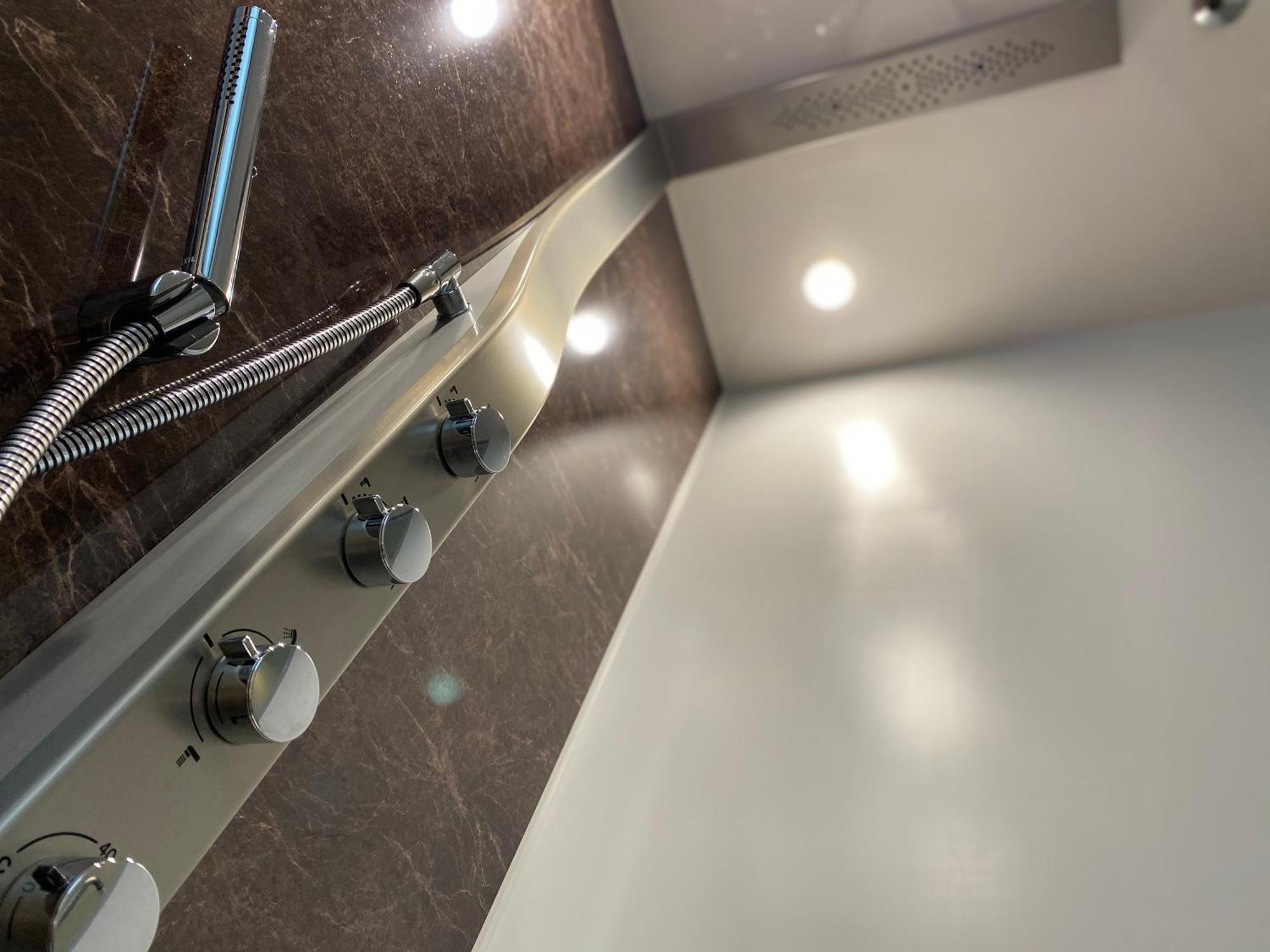 Randor Hotel Sapporo Suites Pokoj fotografie Shower controls
